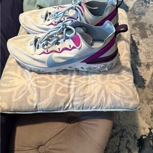 Nike Women's Sneakers in White and Pink